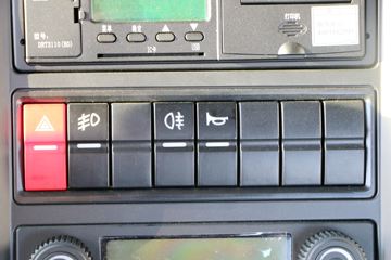 ��� ��VH�п� 160���� 4X2 5.4���Ű��դʽ�ػ���(CA5165CCYP40K2L3E5A85)ͼƬ