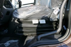 解放 麟VH中卡 160马力 4X2 5.4米排半仓栅式载货车(CA5165CCYP40K2L3E5A85)