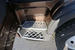 解放 麟VH中卡 160马力 4X2 5.4米排半仓栅式载货车(CA5165CCYP40K2L3E5A85)