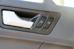 解放 麟VH中卡 160马力 4X2 5.4米排半仓栅式载货车(CA5165CCYP40K2L3E5A85)