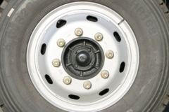 解放 麟VH中卡 160马力 4X2 5.4米排半仓栅式载货车(CA5165CCYP40K2L3E5A85)