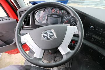 �ൺ��� ��V�ؿ� 380���� 6X4 6.2��LNG��ж��ͼƬ