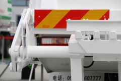 华菱 菱马H3 180马力 4X2垃圾运输车(HN1180HC22E6M5J)