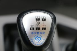 菱马H3&nbsp;除尘车驾驶室图片