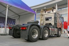 一汽解放 新J6P重卡 荣耀版 550马力 6X4牵引车(CA4250P66K24T1A4E5)