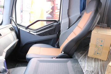 һ����� ��J6P�ؿ� ��ҫ�� 550���� 6X4ǣ����(CA4250P66K24T1A4E5)ͼƬ