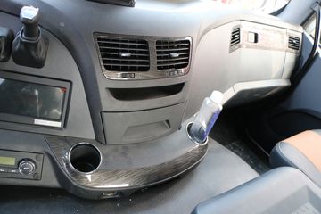 һ����� ��J6P�ؿ� ��ҫ�� 550���� 6X4ǣ����(CA4250P66K24T1A4E5)ͼƬ