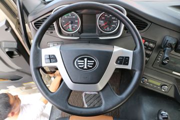 һ����� ��J6P�ؿ� ��ҫ�� 550���� 6X4ǣ����(CA4250P66K24T1A4E5)ͼƬ