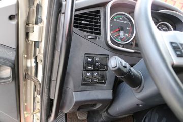 һ����� ��J6P�ؿ� ��ҫ�� 550���� 6X4ǣ����(CA4250P66K24T1A4E5)ͼƬ