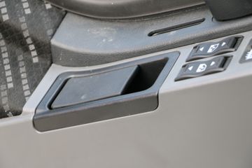 һ����� ��J6P�ؿ� ��ҫ�� 550���� 6X4ǣ����(CA4250P66K24T1A4E5)ͼƬ