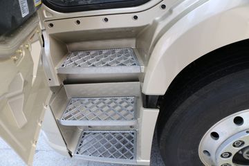 һ����� ��J6P�ؿ� ��ҫ�� 550���� 6X4ǣ����(CA4250P66K24T1A4E5)ͼƬ