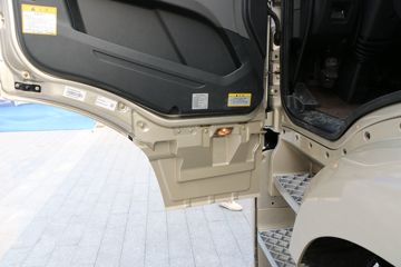 һ����� ��J6P�ؿ� ��ҫ�� 550���� 6X4ǣ����(CA4250P66K24T1A4E5)ͼƬ