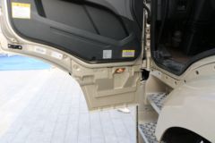 一汽解放 新J6P重卡 荣耀版 550马力 6X4牵引车(CA4250P66K24T1A4E5)