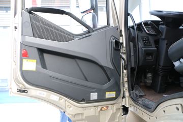 һ����� ��J6P�ؿ� ��ҫ�� 550���� 6X4ǣ����(CA4250P66K24T1A4E5)ͼƬ