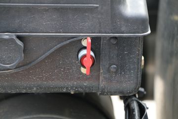 һ����� ��J6P�ؿ� ��ҫ�� 550���� 6X4ǣ����(CA4250P66K24T1A4E5)ͼƬ