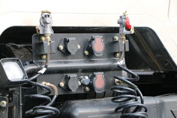 һ����� ��J6P�ؿ� ��ҫ�� 550���� 6X4ǣ����(CA4250P66K24T1A4E5)ͼƬ