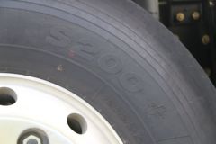 一汽解放 新J6P重卡 荣耀版 550马力 6X4牵引车(CA4250P66K24T1A4E5)