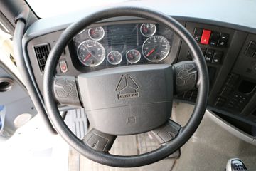 �й����� HOWO T7H�ؿ� 480���� 6X2�����жʽ�ػ���(ZZ5257ZKXV603HE1)ͼƬ