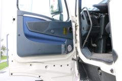 中国重汽 HOWO T7H重卡 480马力 6X2车厢可卸式载货车(ZZ5257ZKXV603HE1)