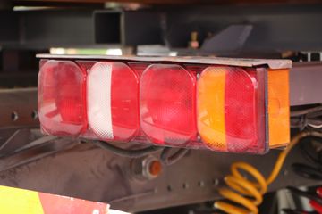 �й����� HOWO T7H�ؿ� 480���� 6X2�����жʽ�ػ���(ZZ5257ZKXV603HE1)ͼƬ