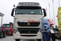 中国重汽 HOWO T7H重卡 430马力 6X4 LNG牵引车(B版)(ZZ4257V384HE1LB)