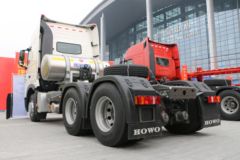 中国重汽 HOWO T7H重卡 430马力 6X4 LNG牵引车(B版)(ZZ4257V384HE1LB)