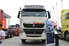 中国重汽 HOWO T7H重卡 430马力 6X4 LNG牵引车(B版)(ZZ4257V384HE1LB)