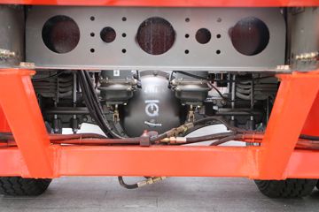 �й����� ˹̫��M5G�ؿ� 210���� 4X2�����ᳵ�����䳵ͼƬ