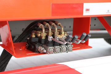 �й����� ˹̫��M5G�ؿ� 210���� 4X2�����ᳵ�����䳵ͼƬ