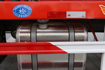 �й����� ˹̫��M5G�ؿ� 210���� 4X2�����ᳵ�����䳵ͼƬ