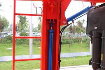 �й����� ˹̫��M5G�ؿ� 210���� 4X2�����ᳵ�����䳵ͼƬ