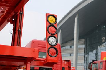 �й����� ˹̫��M5G�ؿ� 210���� 4X2�����ᳵ�����䳵ͼƬ