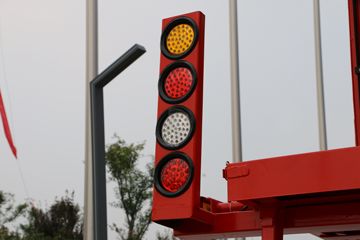 �й����� ˹̫��M5G�ؿ� 210���� 4X2�����ᳵ�����䳵ͼƬ