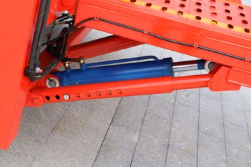 �й����� ˹̫��M5G�ؿ� 210���� 4X2�����ᳵ�����䳵ͼƬ