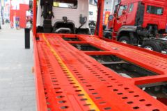 中国重汽 斯太尔M5G重卡 210马力 4X2中置轴车辆运输车(ZZ5181TCLH681GE1)