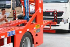 中国重汽 斯太尔M5G重卡 210马力 4X2中置轴车辆运输车(ZZ5181TCLH681GE1)