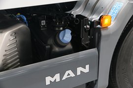 TGL&nbsp;载货车底盘                                                图片