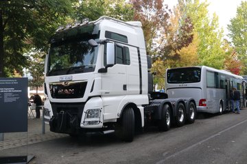 曼(MAN) TGX系列重卡 640马力 8X4大件车(TGX41.640)