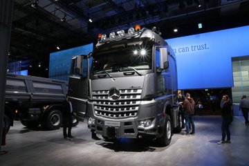 奔驰 新Arocs重卡 630马力 8X4大件车(型号4163 S)