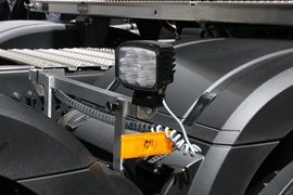 奔驰新Arocs 牵引车底盘                                                图片