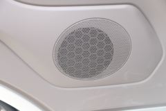 福田 欧马可S3系 143马力 3.83米排半仓栅式轻卡(采埃孚)(BJ5048CCY-FE)