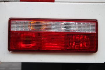 ���� ˧��III 136���� 3.8�׵�����ʽ�ῨͼƬ