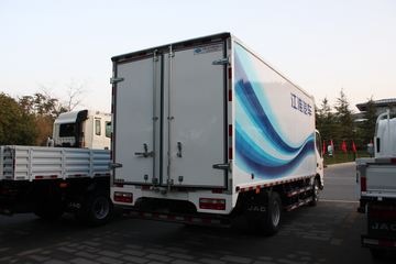 ���� ˧��III 136���� 3.8�׵�����ʽ�ῨͼƬ