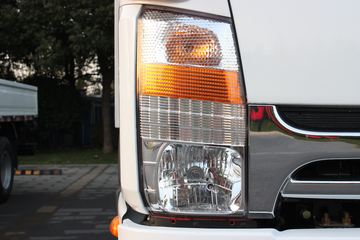 ���� ˧��III 136���� 3.8�׵�����ʽ�ῨͼƬ