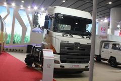 广汽日野 700系列重卡 450马力 6X4 牵引车(高顶)(YC4250SS3EK)