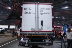 奔驰 新Actros 4X2电动冷藏车