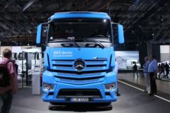 奔驰 新Actros 4X2电动冷藏车