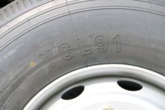 青岛解放 悍V重卡 290马力 6X2 7.7米仓栅式载货车(CA5250CCYP1K2L5T3E5A80-1)