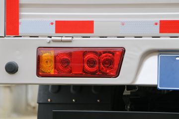 �����ڱ� Q7 1.2L 85���� ���� 3.295�׵�������΢��ͼƬ