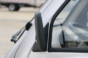 �����ڱ� Q7 1.2L 85���� ���� 3.295�׵�������΢��ͼƬ